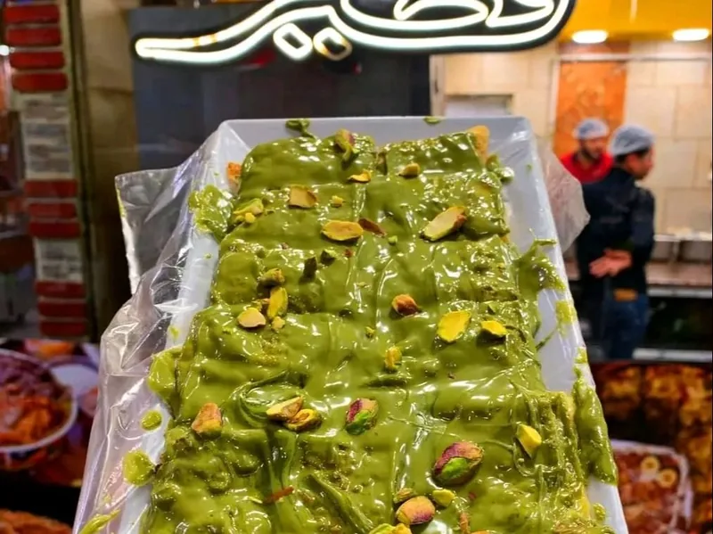 الفطيره الفستق بتكون محشيه كاستر