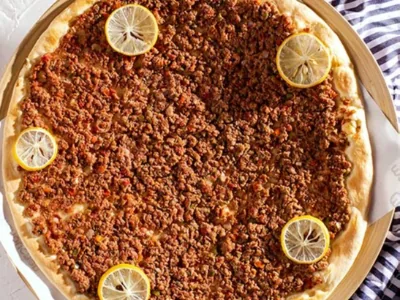 جبنة شيدر مع لحم رومي