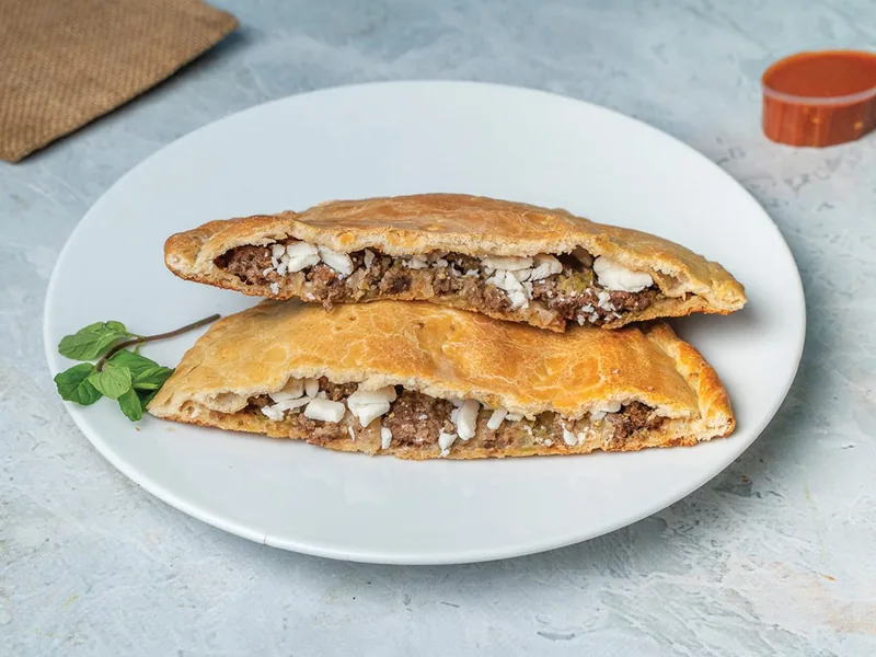 حواوشي لحم مع جبنة شيدر