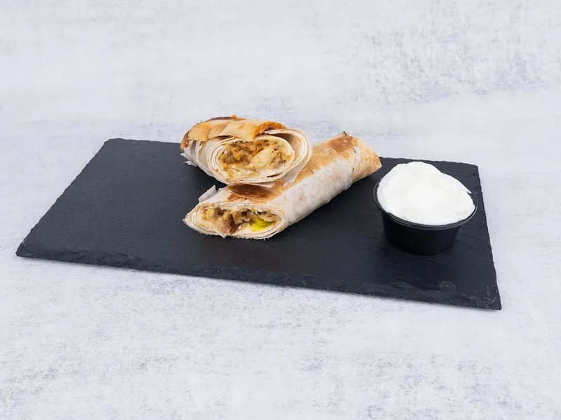 ساندوتش شاورما دجاج وسط